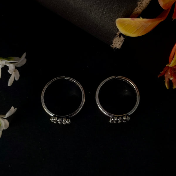 92.5 Sterling Silver Oxidized Beaded Flower Toe Rings (Bichhiya)