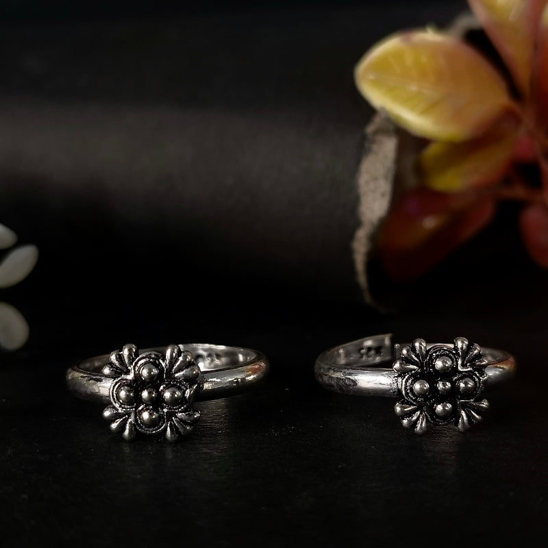 92.5 Sterling Silver Oxidized Beaded Flower Toe Rings (Bichhiya)