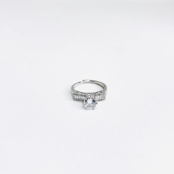 Sterling Silver Queen style  Solitaire Ring
