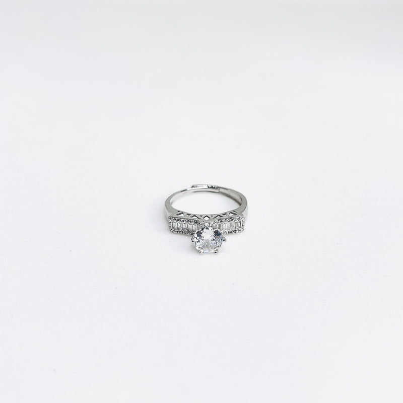 Sterling Silver Queen style  Solitaire Ring