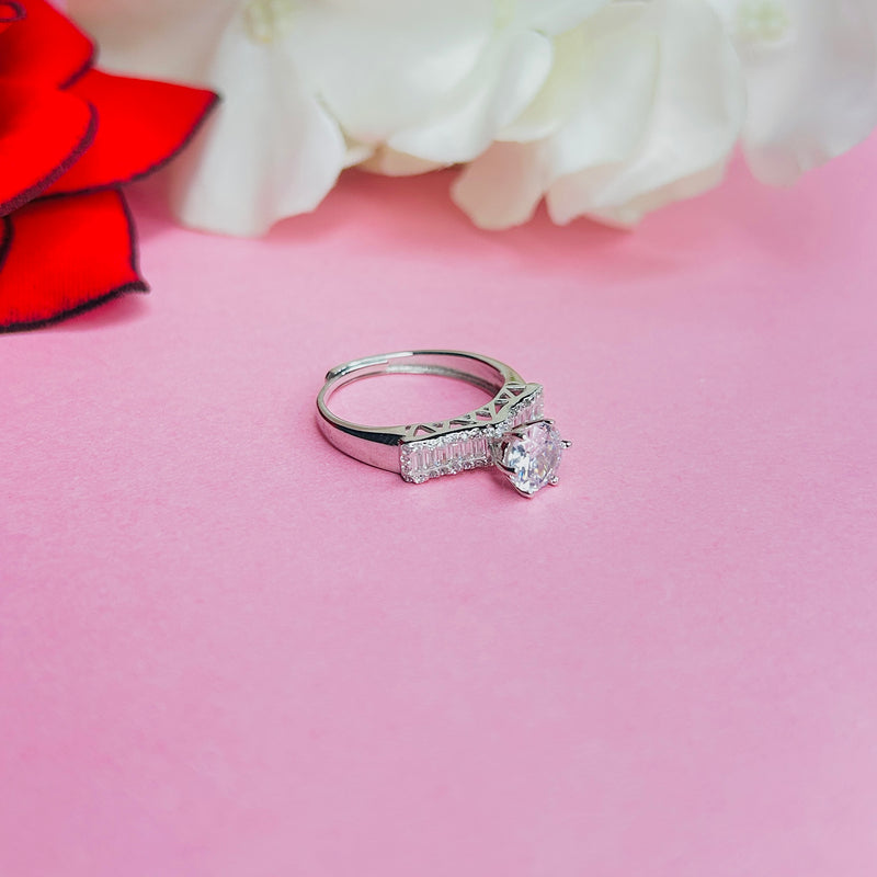 Sterling Silver Queen style  Solitaire Ring
