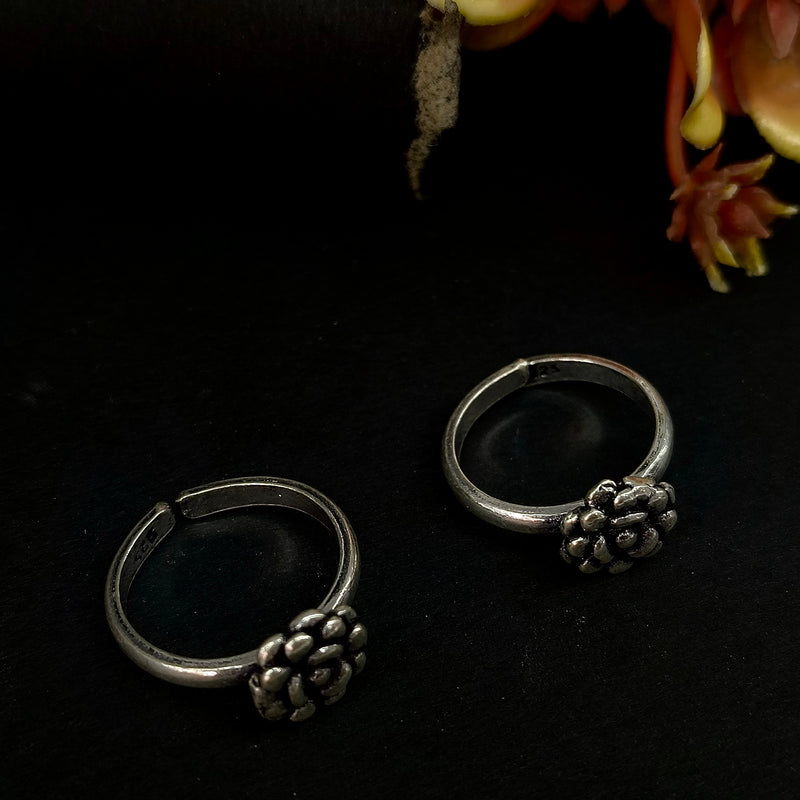 92.5 Sterling Silver Oxidized Rose Bloom Toe Rings (Bichhiya)